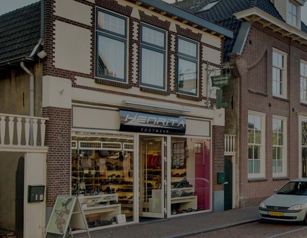 Henrita Footwear - Over ons - Winkel - Schoenenwinkel Aalsmeer - Exterier Henrita Footwear - Over ons - Winkel - Schoenenwinkel Aalsmeer - Exterier